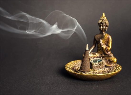 Nhang trầm hương có tác dụng gì? Nhang trầm hương có tác dụng xua đuổi tà ma, khí uế và vận xui